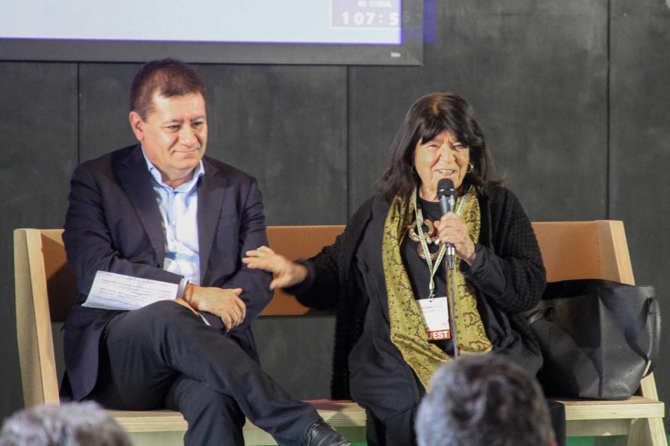un momento dell'intervento della scrittrice Maria Attanasio